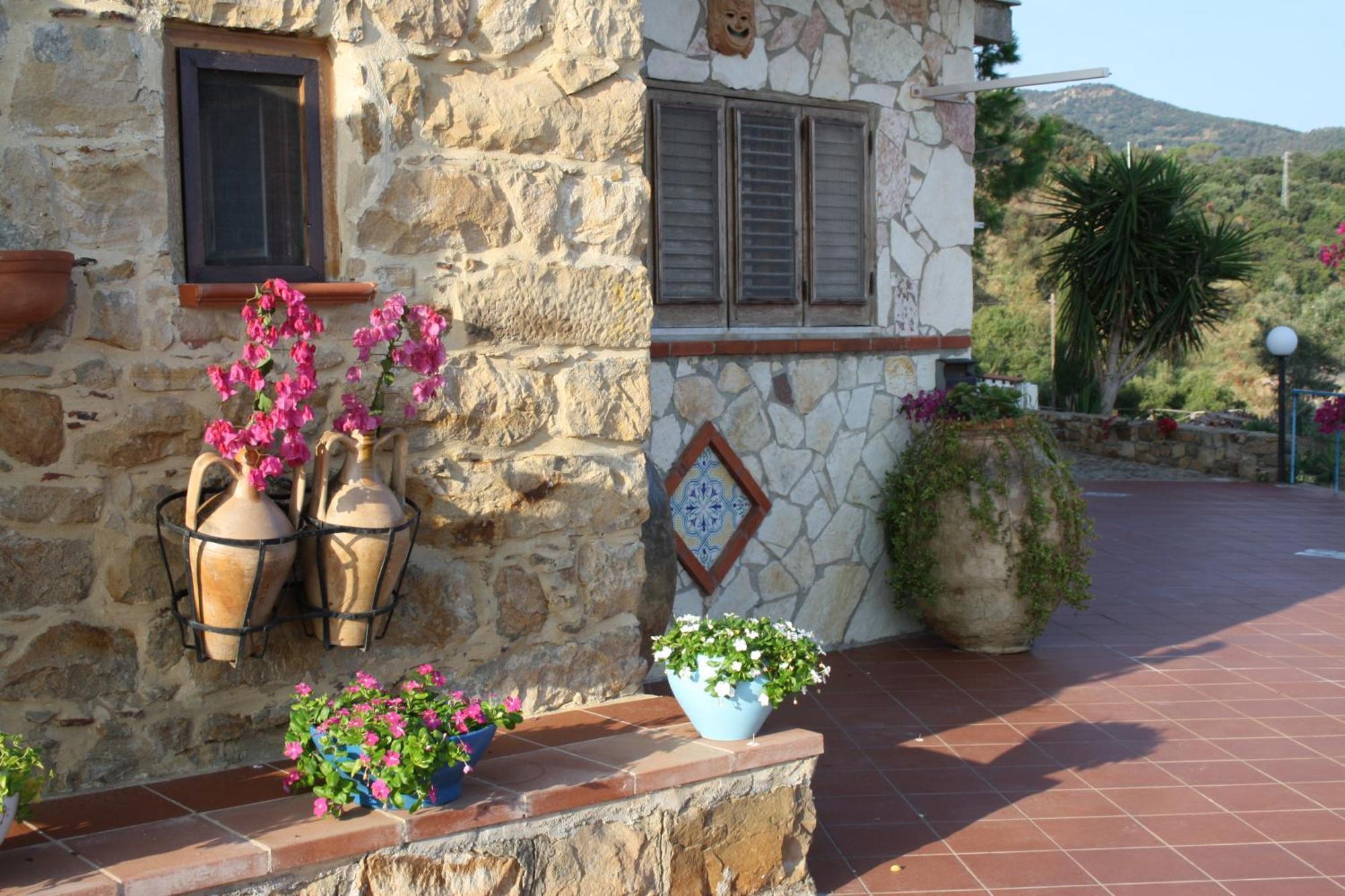 Camere & Case Vacanze Lo Scoglio كاسيل دي توسا المظهر الخارجي الصورة