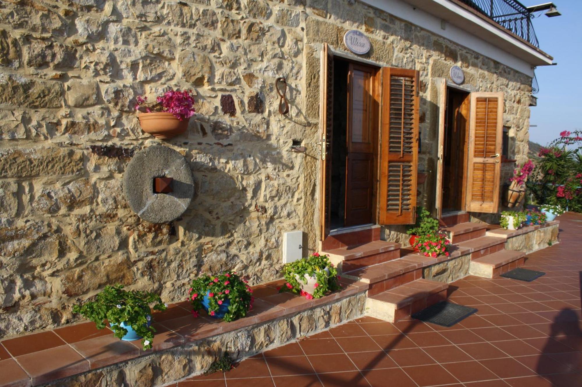 Camere & Case Vacanze Lo Scoglio كاسيل دي توسا المظهر الخارجي الصورة