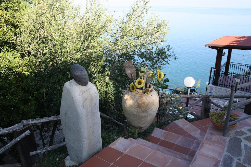 Camere & Case Vacanze Lo Scoglio كاسيل دي توسا المظهر الخارجي الصورة