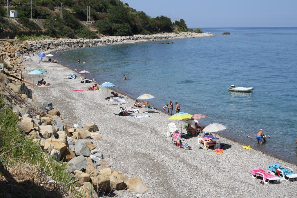 Camere & Case Vacanze Lo Scoglio كاسيل دي توسا المظهر الخارجي الصورة