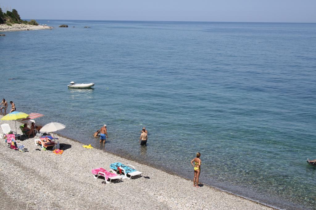 Camere & Case Vacanze Lo Scoglio كاسيل دي توسا المظهر الخارجي الصورة
