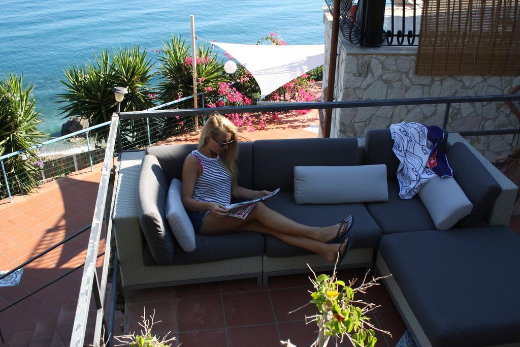 Camere & Case Vacanze Lo Scoglio كاسيل دي توسا المظهر الخارجي الصورة