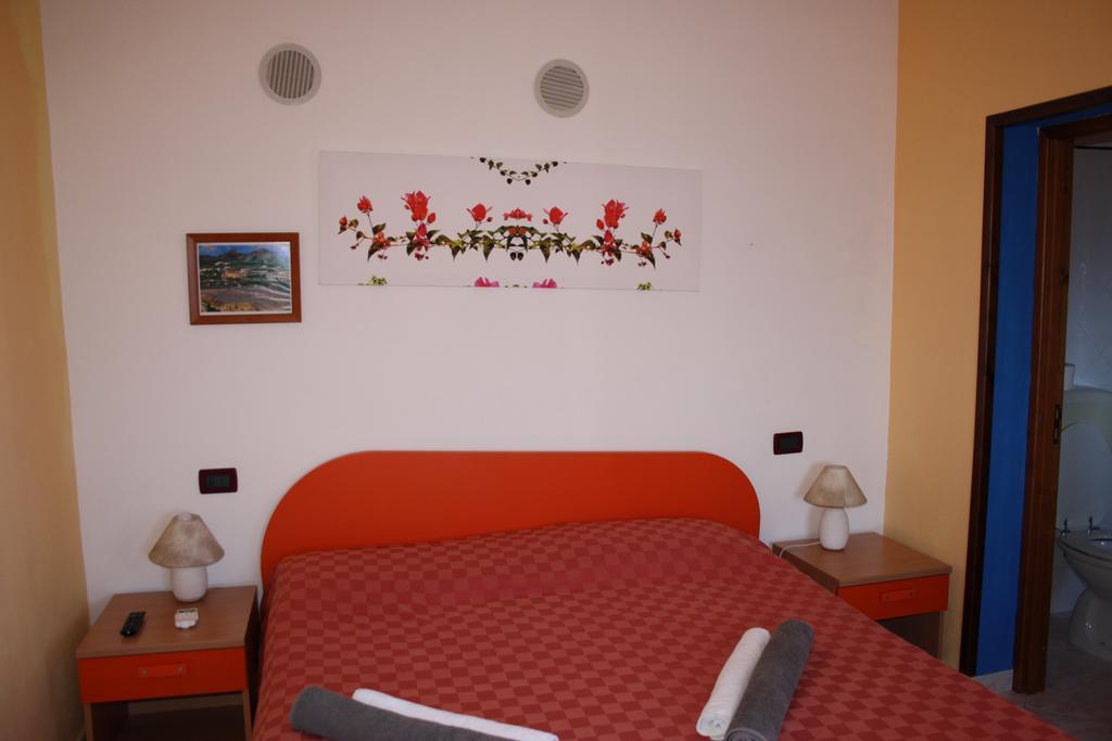 Camere & Case Vacanze Lo Scoglio كاسيل دي توسا المظهر الخارجي الصورة