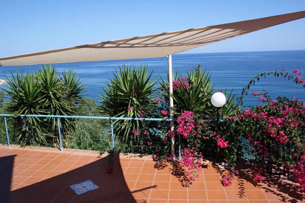 Camere & Case Vacanze Lo Scoglio كاسيل دي توسا المظهر الخارجي الصورة