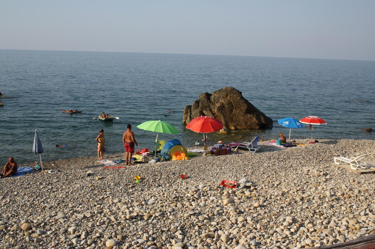 Camere & Case Vacanze Lo Scoglio كاسيل دي توسا المظهر الخارجي الصورة