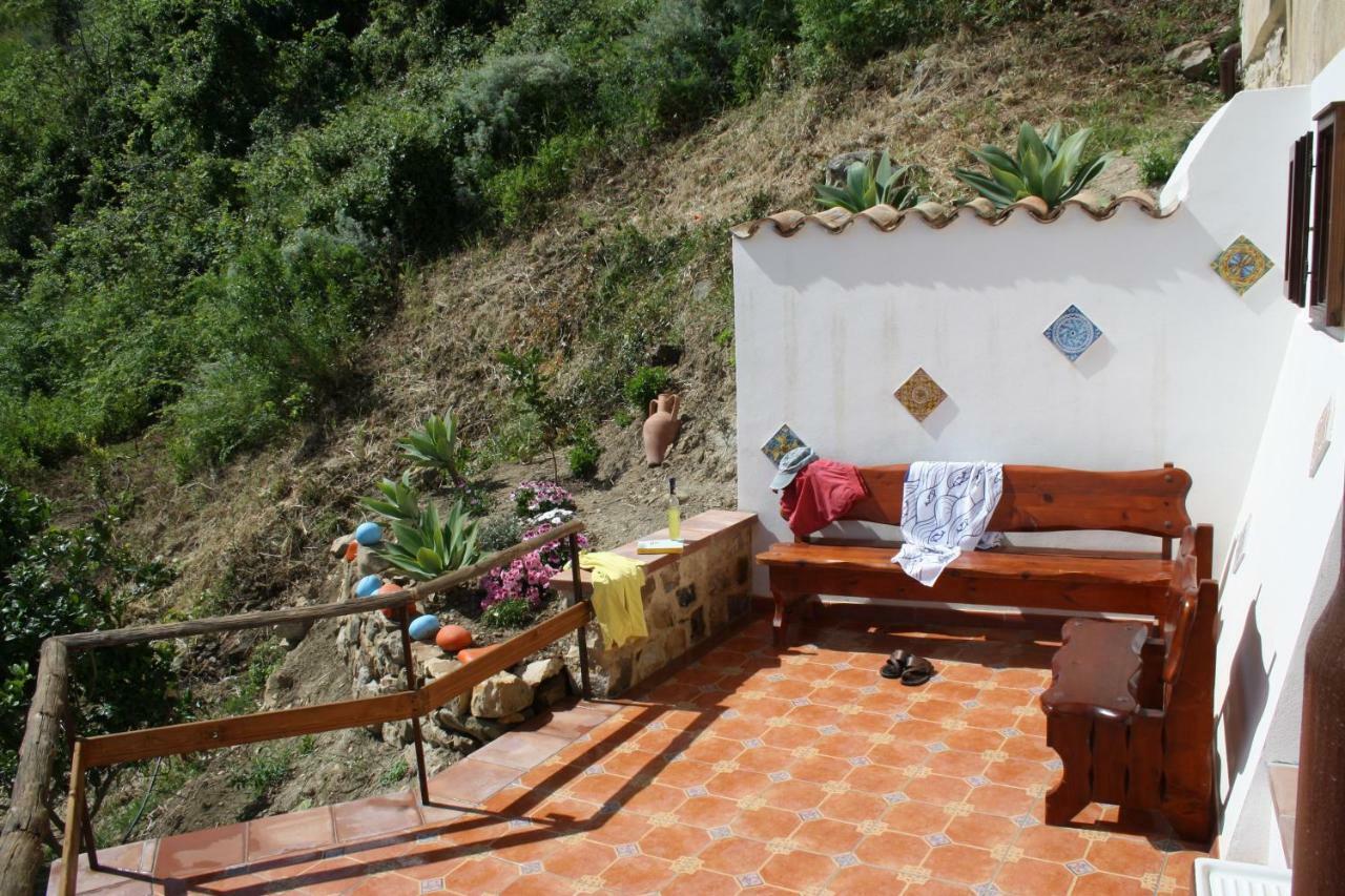 Camere & Case Vacanze Lo Scoglio كاسيل دي توسا المظهر الخارجي الصورة